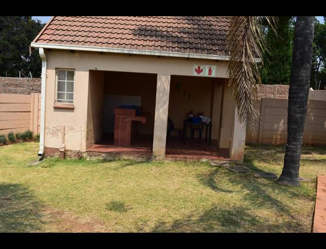 2 BEDROOM TOWNHOUSE FOR SALE IN KEW